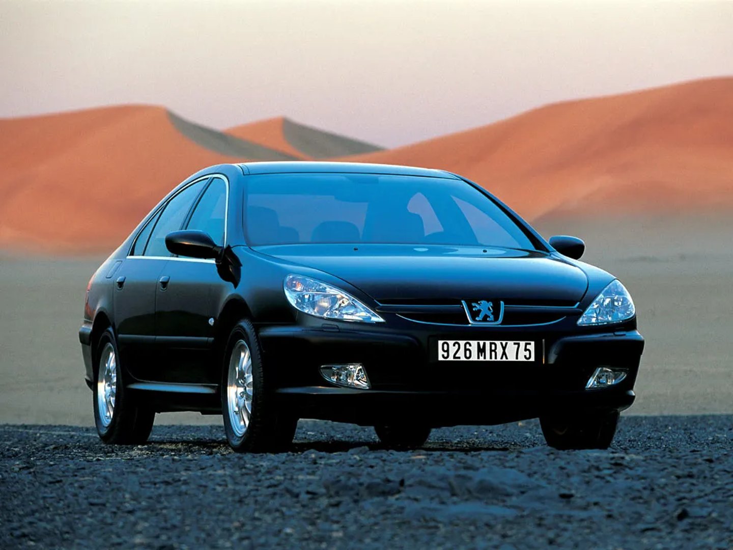 Peugeot_607_1_generation__Sedan__1.jpg