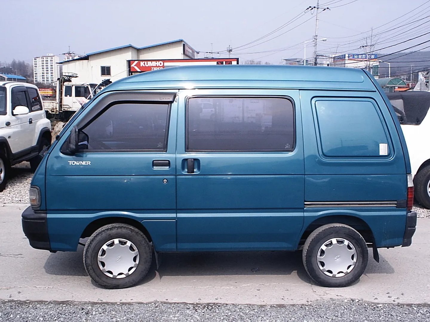 Kia_Towner_1_generation__Minivan__1.jpg
