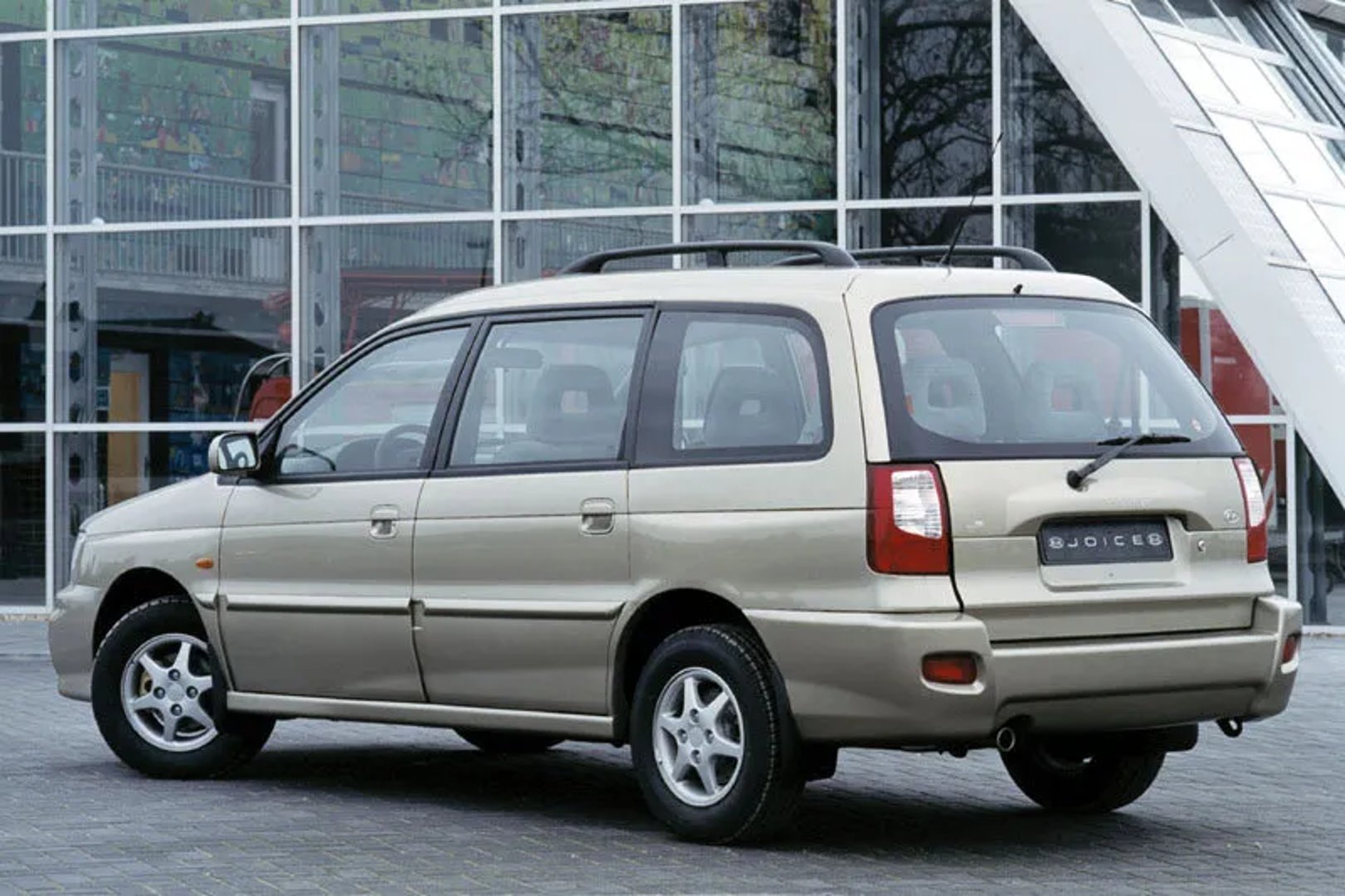 Kia_Joice_1_generation__Compact_Van__4.jpg