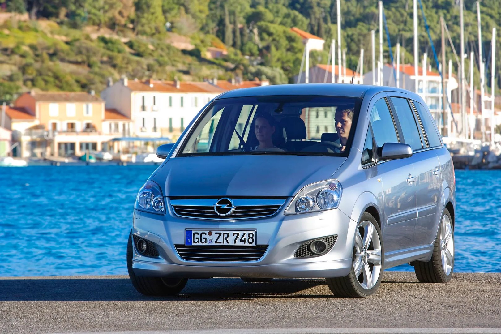 Opel_Zafira_2_generation_restyling__Compact_Van__6.jpg