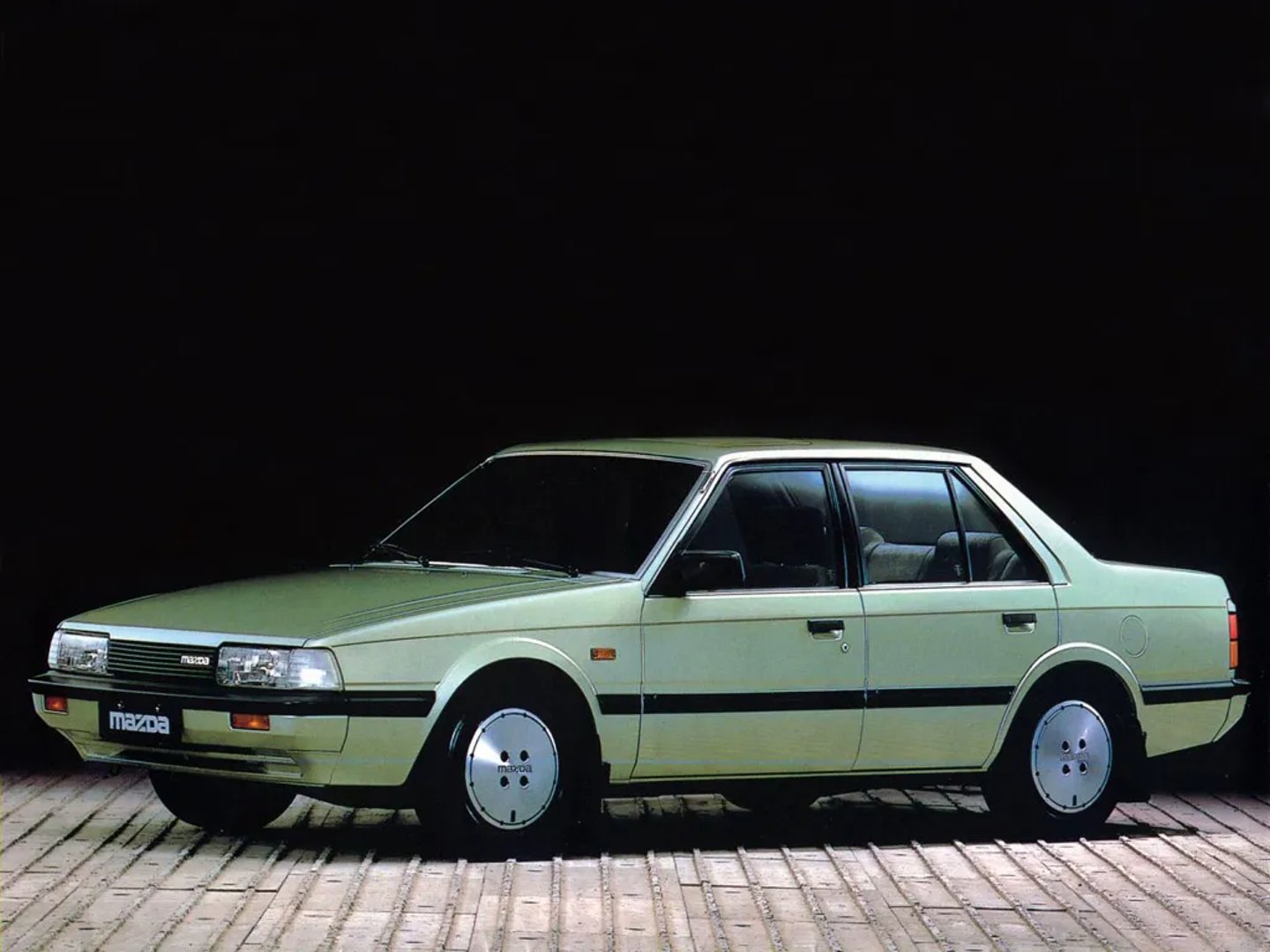 Mazda_626_2_generation__Sedan__4.jpg