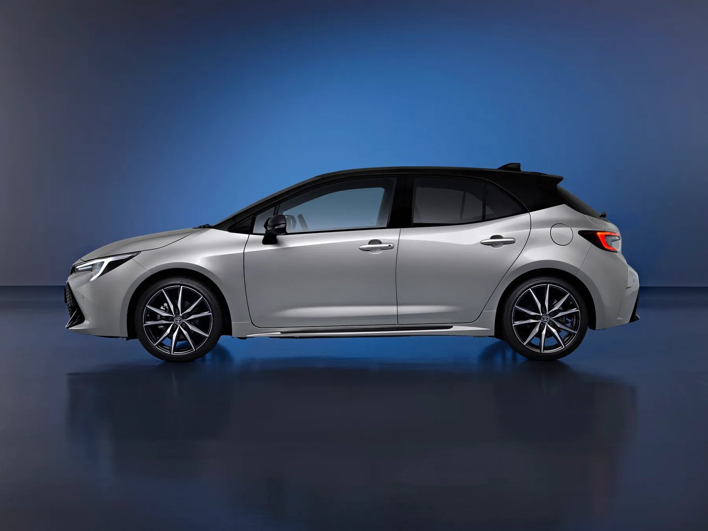 Toyota_Corolla_12_generation_restyling__Hatchback_5-door__5.jpg