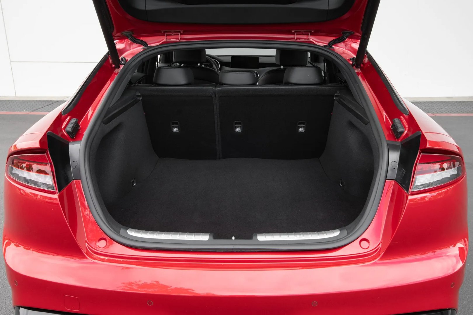 Kia_Stinger_1_generation_restyling_1__Liftback__12.jpg