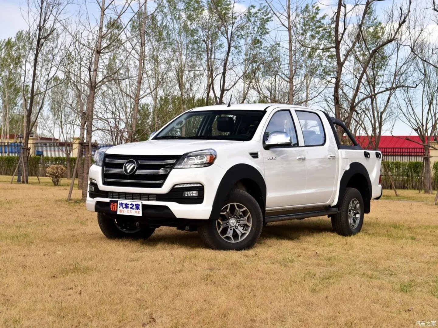 Foton_Tunland_1_generation_restyling__Pickup_double-cab__4.jpg
