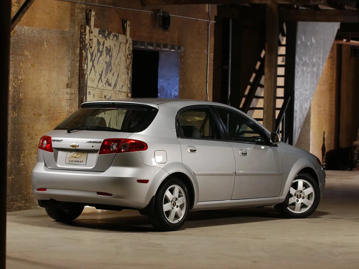 Chevrolet_Optra_1_generation__Hatchback_5-door__3.jpg