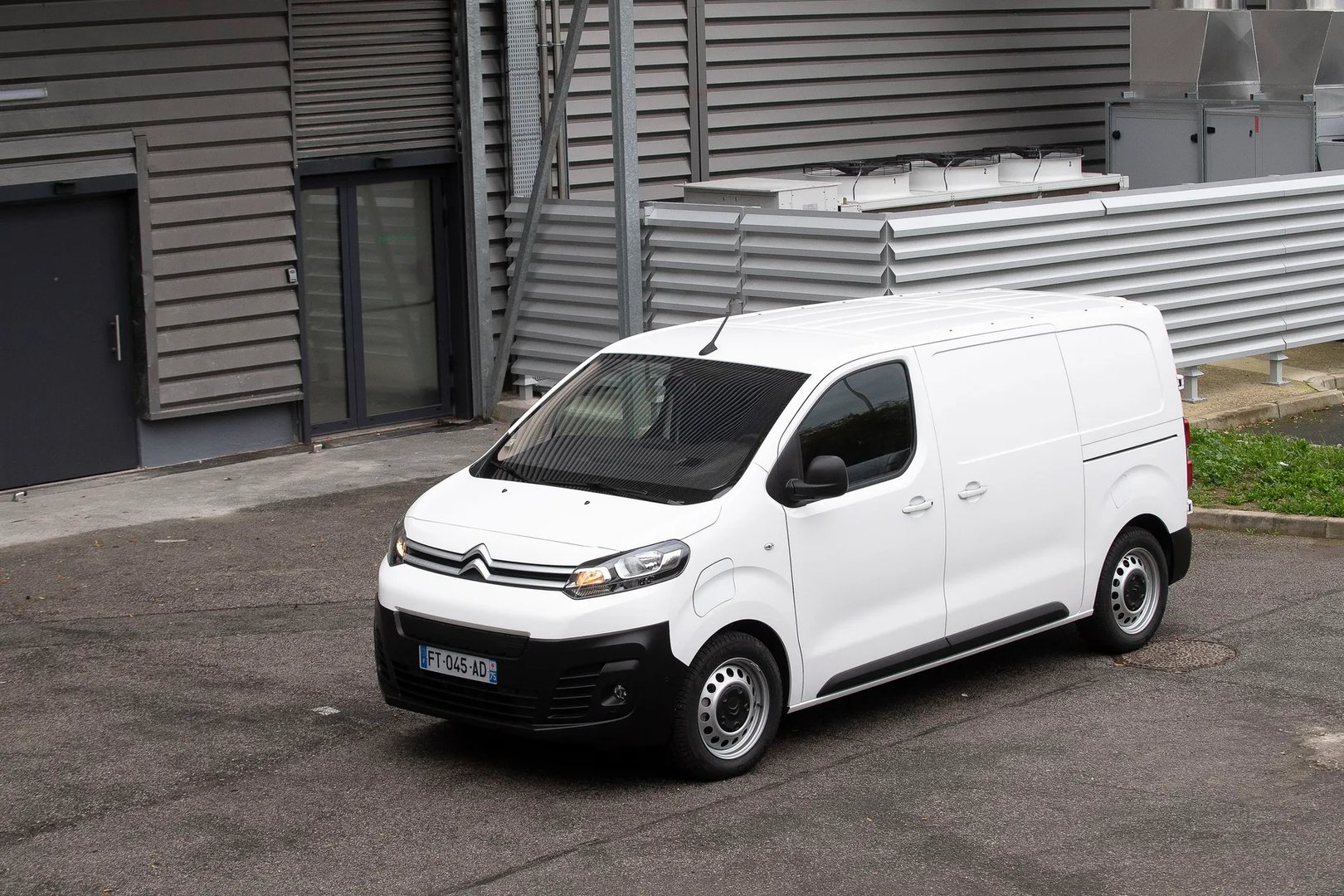 Citroen_Jumpy_3_generation__Van_Short__6.jpg