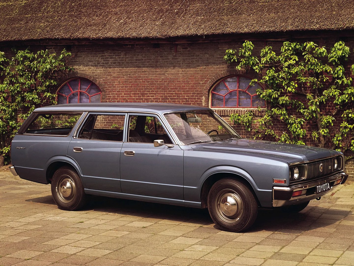 Toyota Crown 5 generation  Estate 5-door