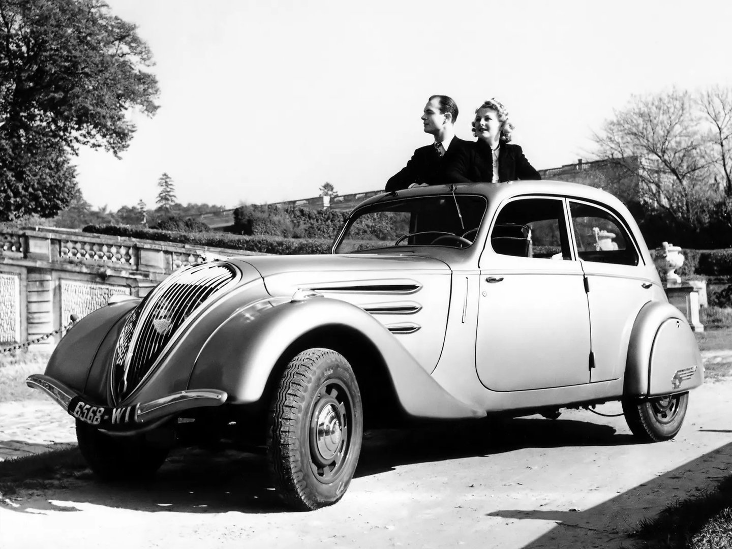 Peugeot_402_1_generation__Sedan__3.jpg