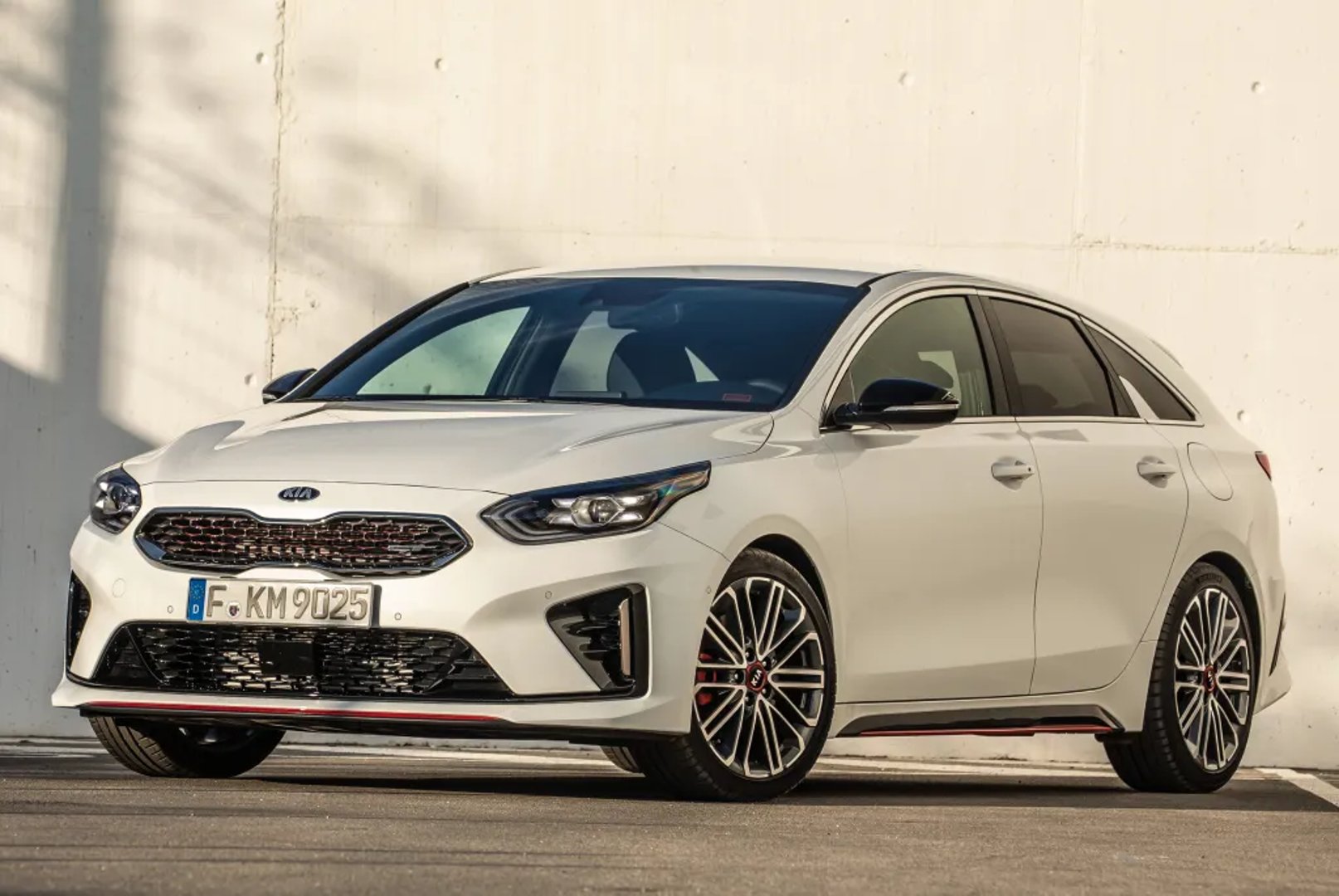 Kia_Proceed_1_generation__Estate_5-door__4.jpg