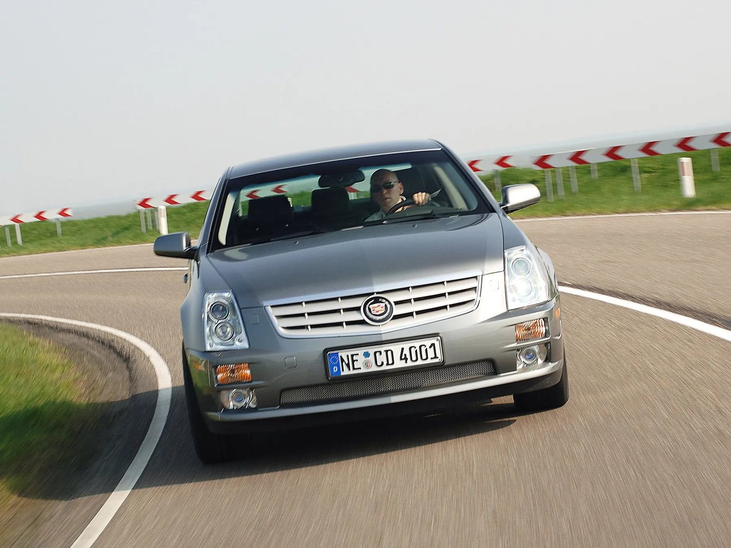 Cadillac_STS_1_generation__Sedan__3.jpg