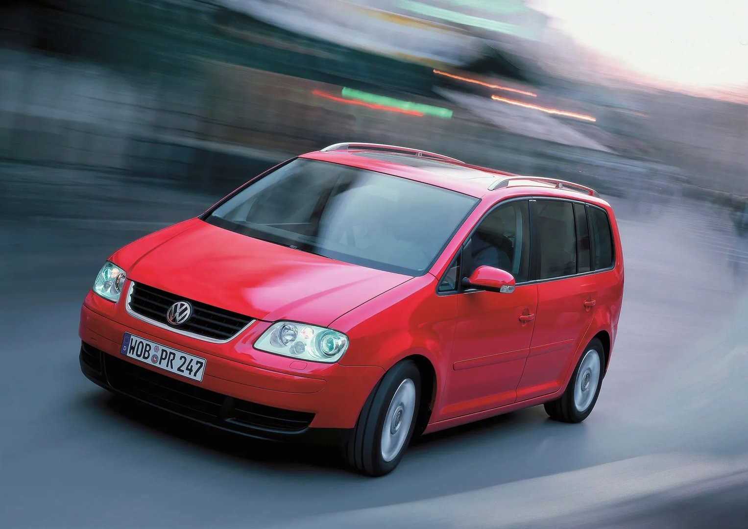 Volkswagen_Touran_1_generation__Compact_Van__1.jpg