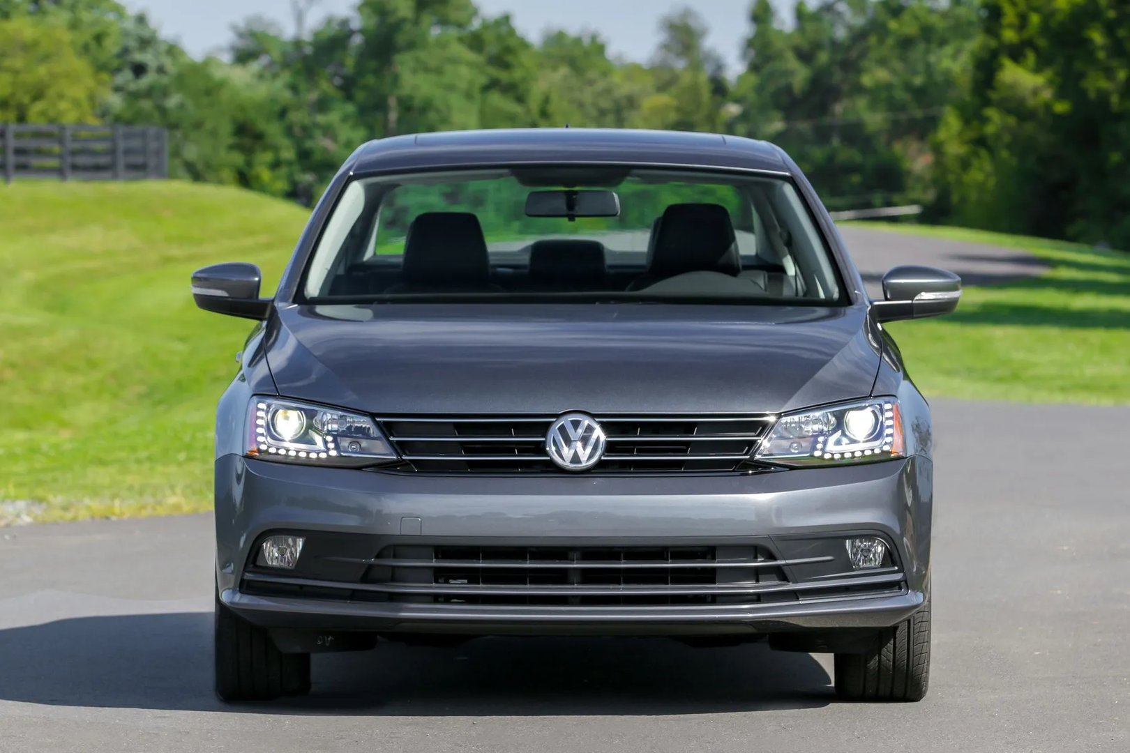 Volkswagen_Jetta_6_generation_restyling__Sedan__2.jpg