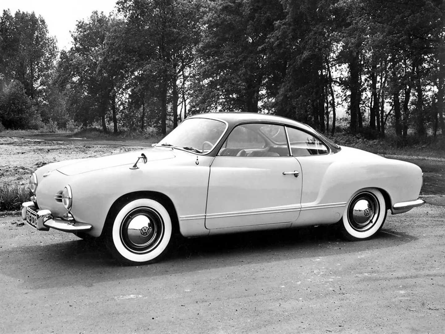 Volkswagen_Karmann-Ghia_1_generation__Coupe__8.jpg