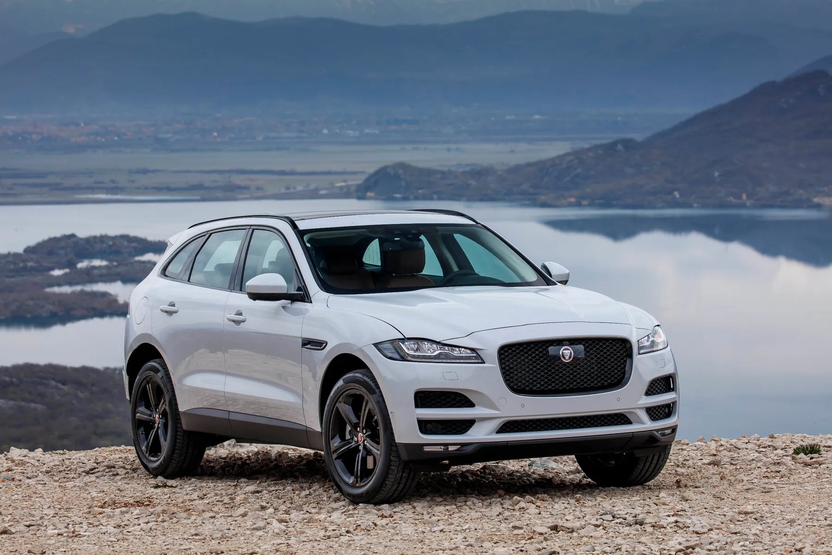 Jaguar_F-Pace_1_generation__SUV_5-doors__4.jpg