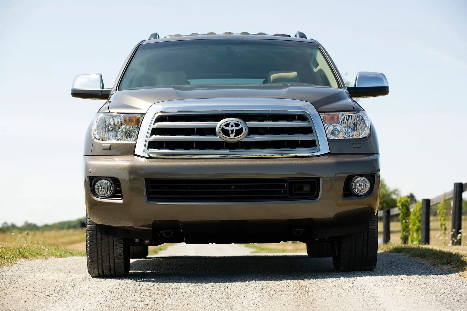 Toyota_Sequoia_2_generation__SUV_5-doors__7.jpg
