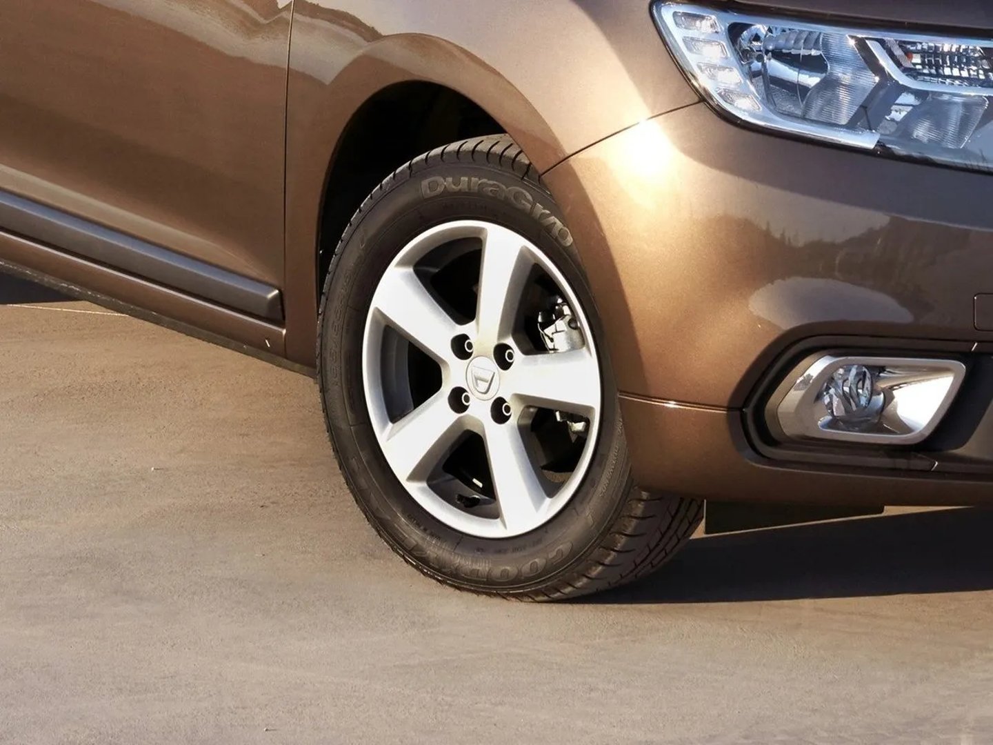 Dacia_Logan_2_generation_restyling__Estate_5-door__3.jpg