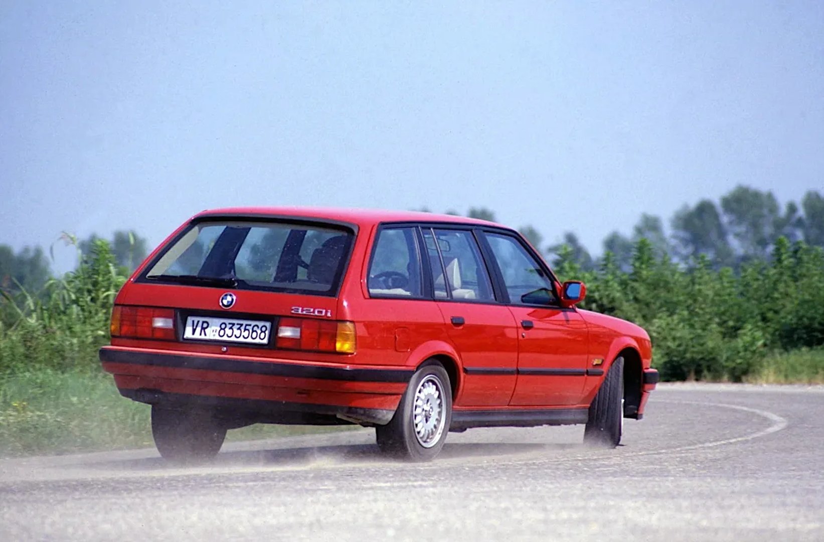 BMW_3_series_2_generation__Estate_5-door__5.jpg