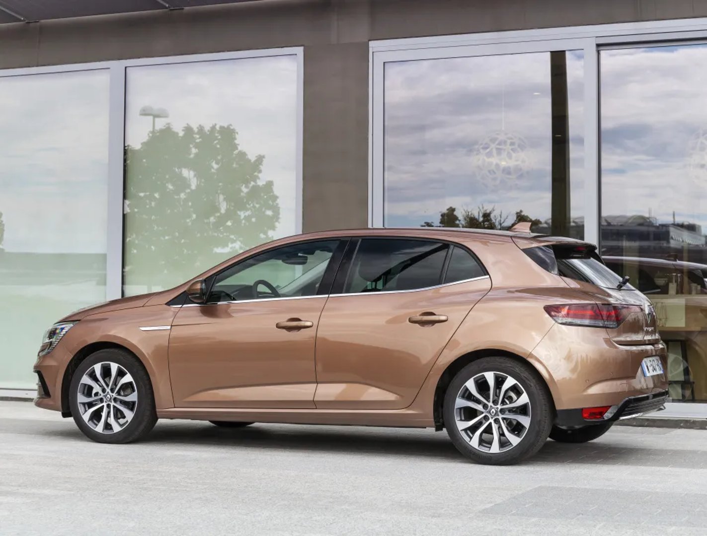 Renault_Megane_4_generation_restyling__Hatchback_5-door__2.jpg