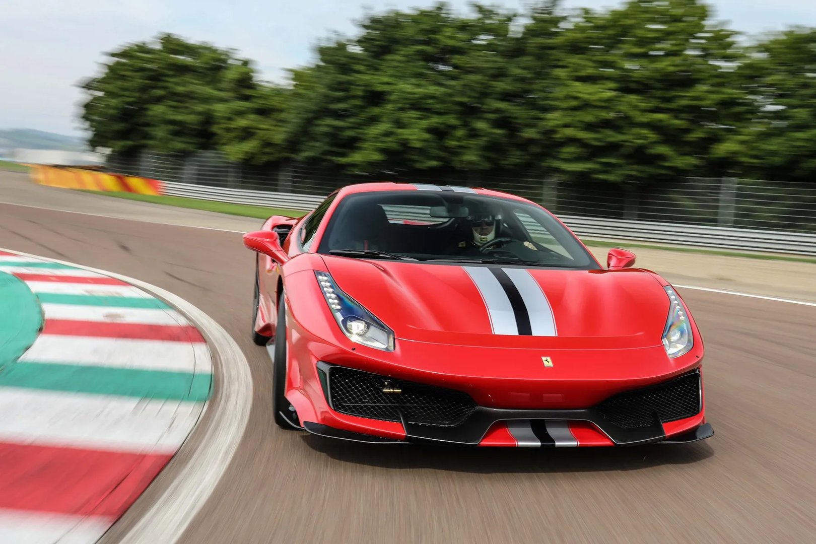 Ferrari_488_2_generation__Coupe__10.jpg