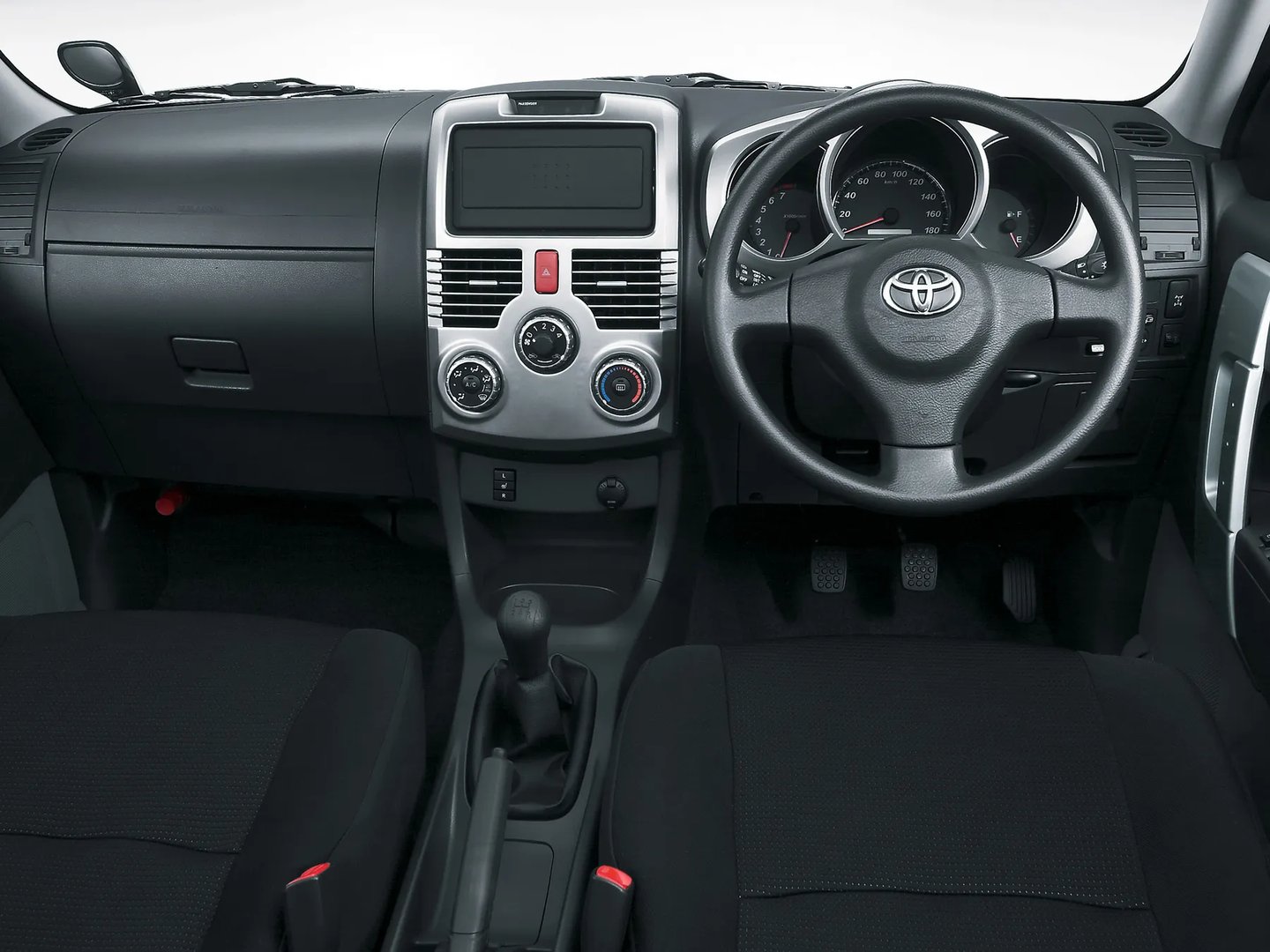 Toyota_Rush_1_generation__SUV_5-doors__6.jpg