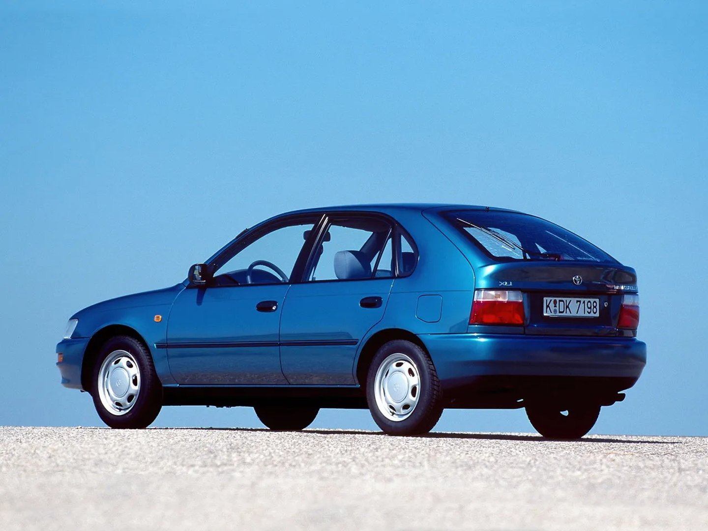Toyota_Corolla_7_generation__Hatchback_5-door__2.jpg