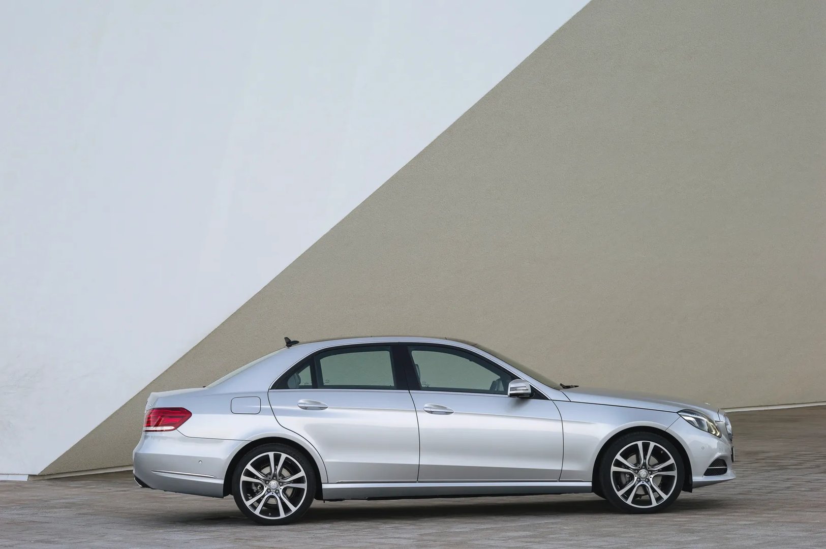 Mercedes_E-Class_4_generation_restyling__Sedan__4.jpg