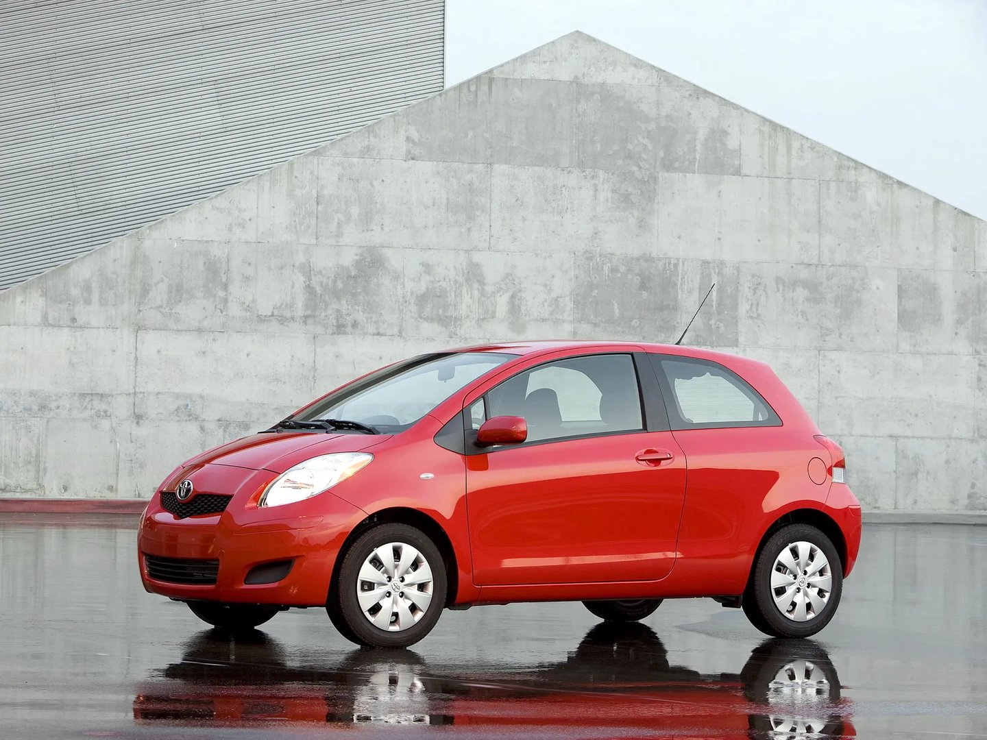 Toyota_Yaris_2_generation_restyling__Mini_3-doors__12.jpg