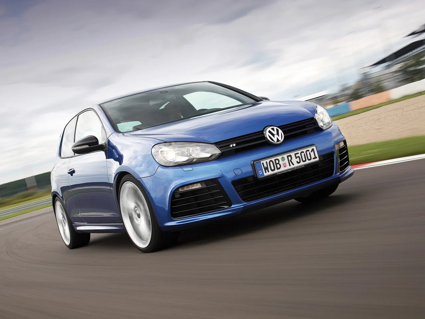 Volkswagen_Golf_R_6_generation__Hatchback_3-door__6.jpg