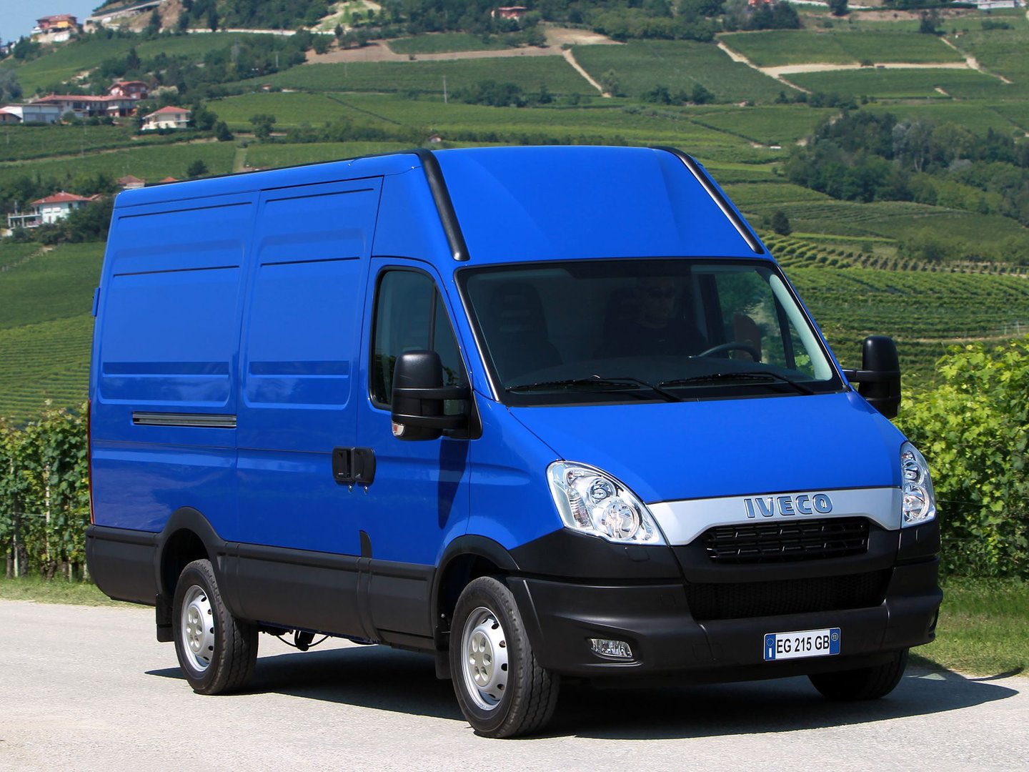 iveco_Daily_2_generation_restyling_2__Van__10.jpg