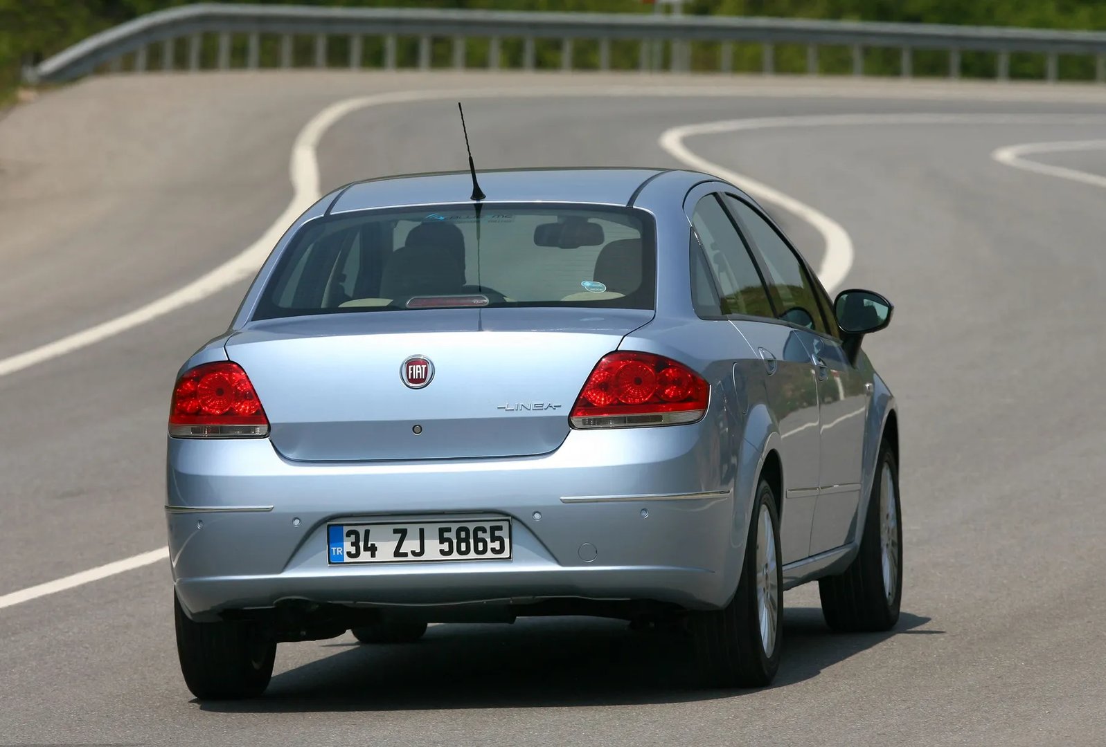 Fiat_Linea_1_generation__Sedan__9.jpg