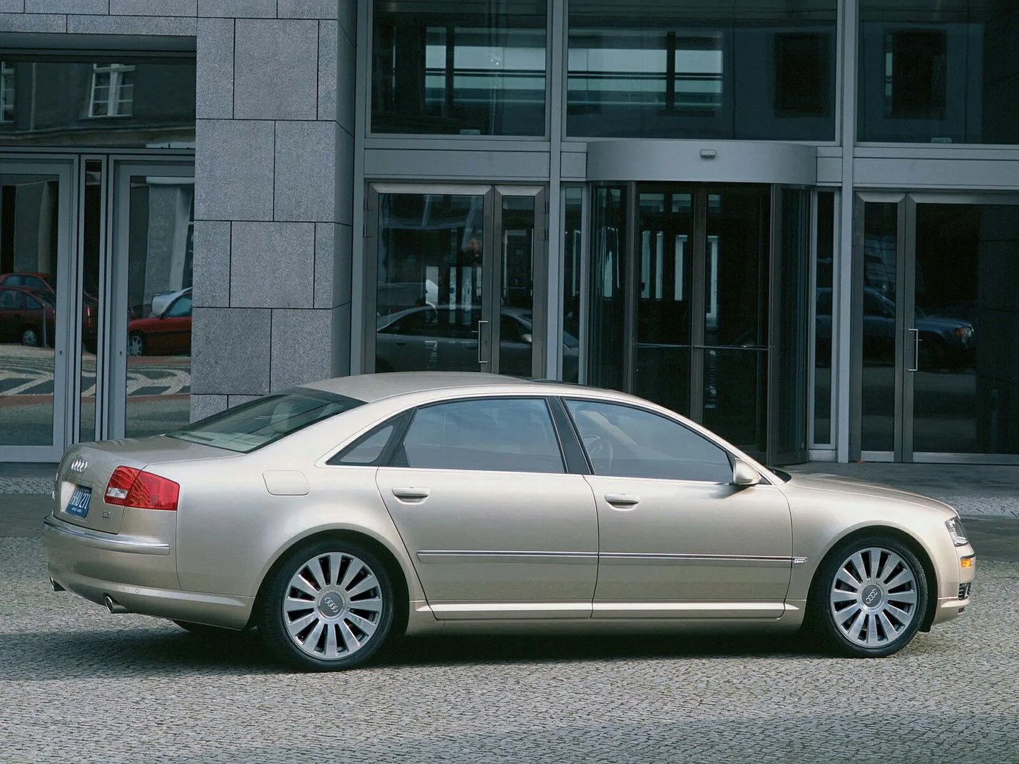 Audi_A8_2_generation__Sedan_Long__10.jpg