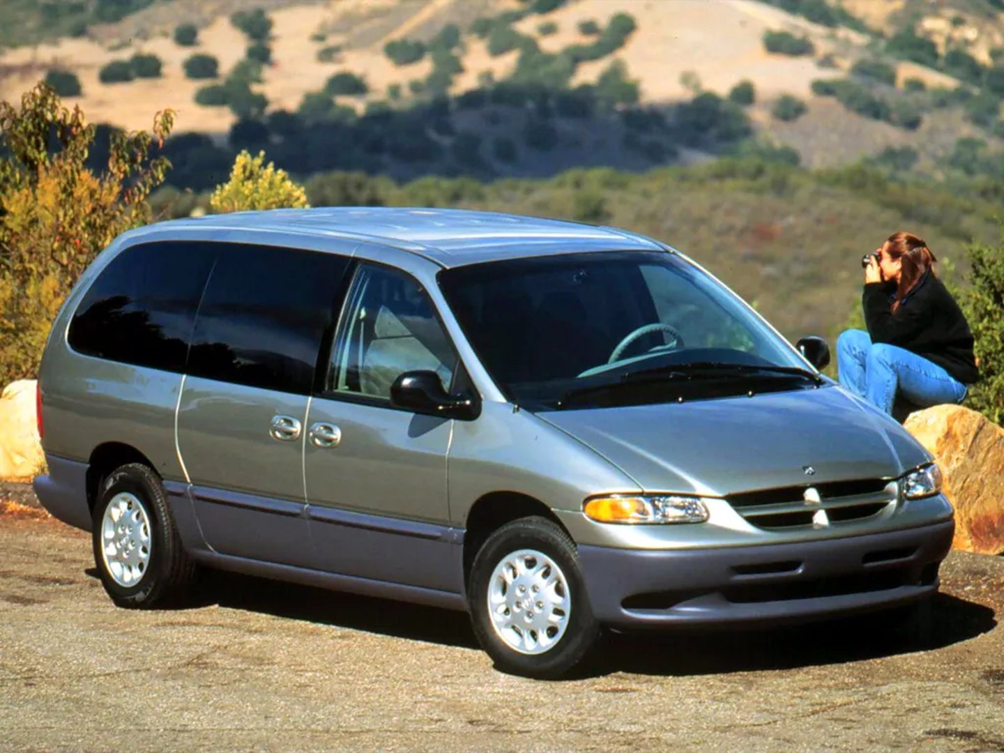Dodge_Caravan_3_generation__Minivan__8.jpg
