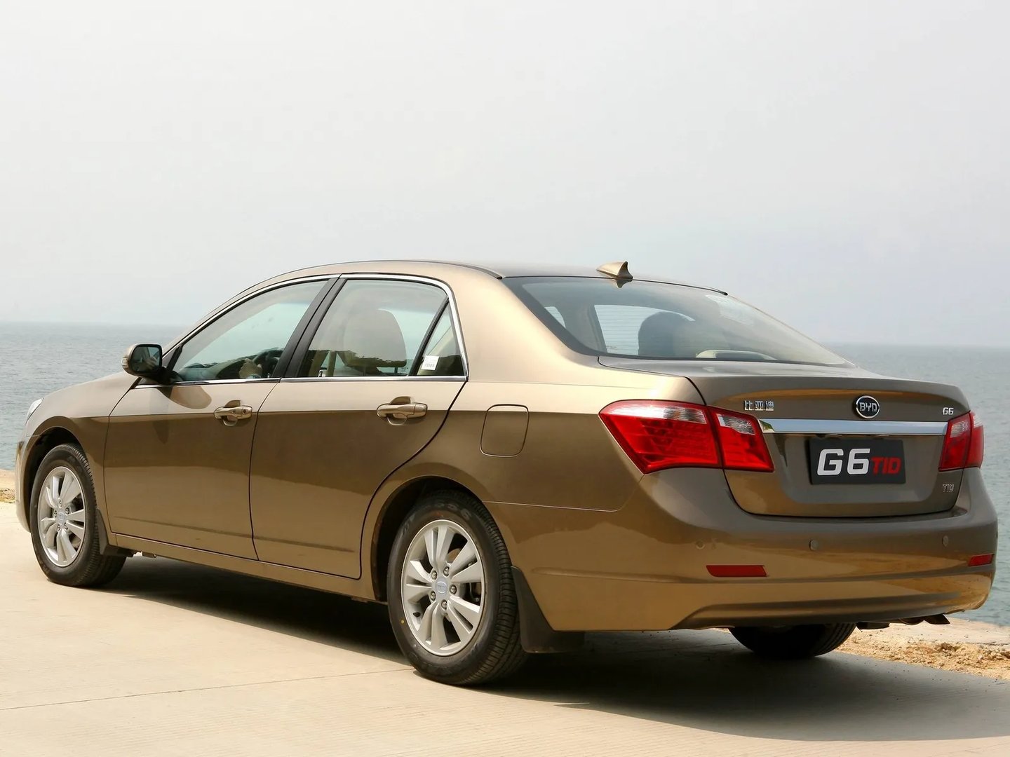 BYD_G6_1_generation__Sedan__2.jpg