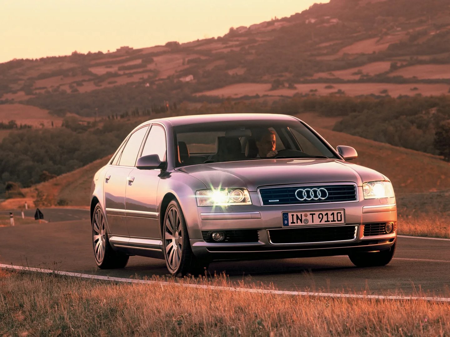 Audi_A8_2_generation__Sedan__10.jpg