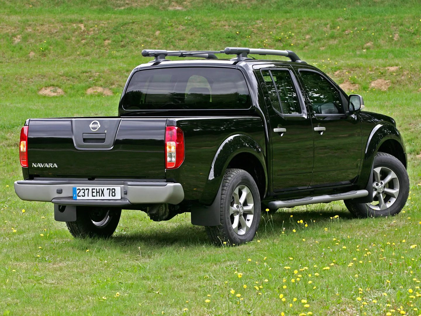 Nissan_Navara_3_generation__Pickup_double-cab__13.jpg