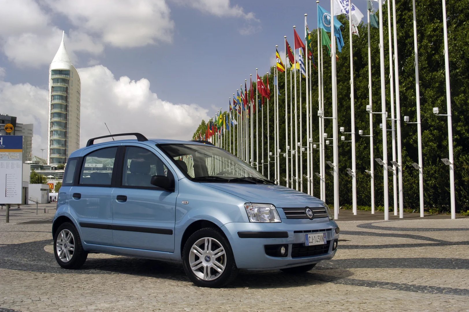 Fiat_Panda_2_generation__Mini_5-doors__2.jpg