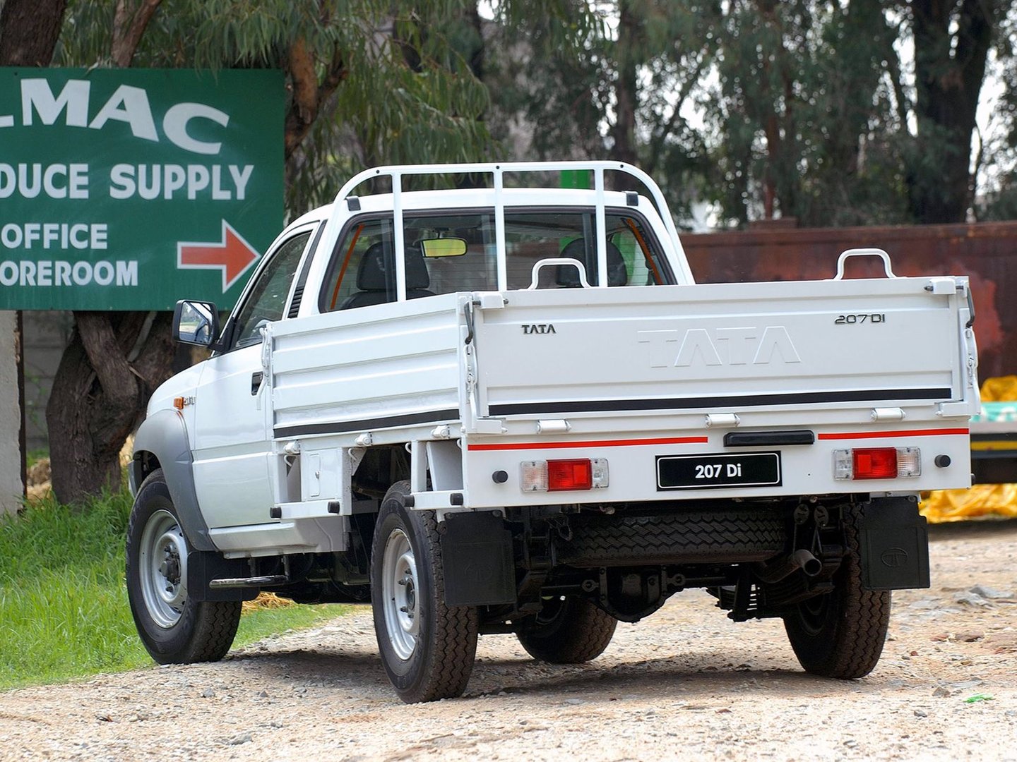 tata_Telcoline_1_generation_restyling__Pickup_double-cab__26.jpg
