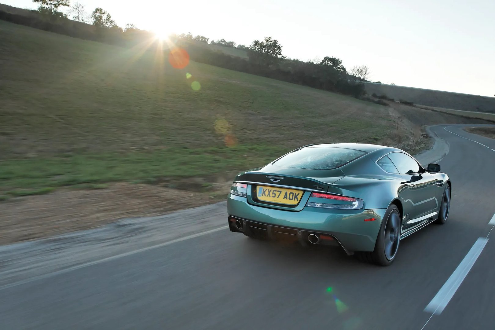 Aston Martin_DBS_2_generation__Coupe__3.jpg