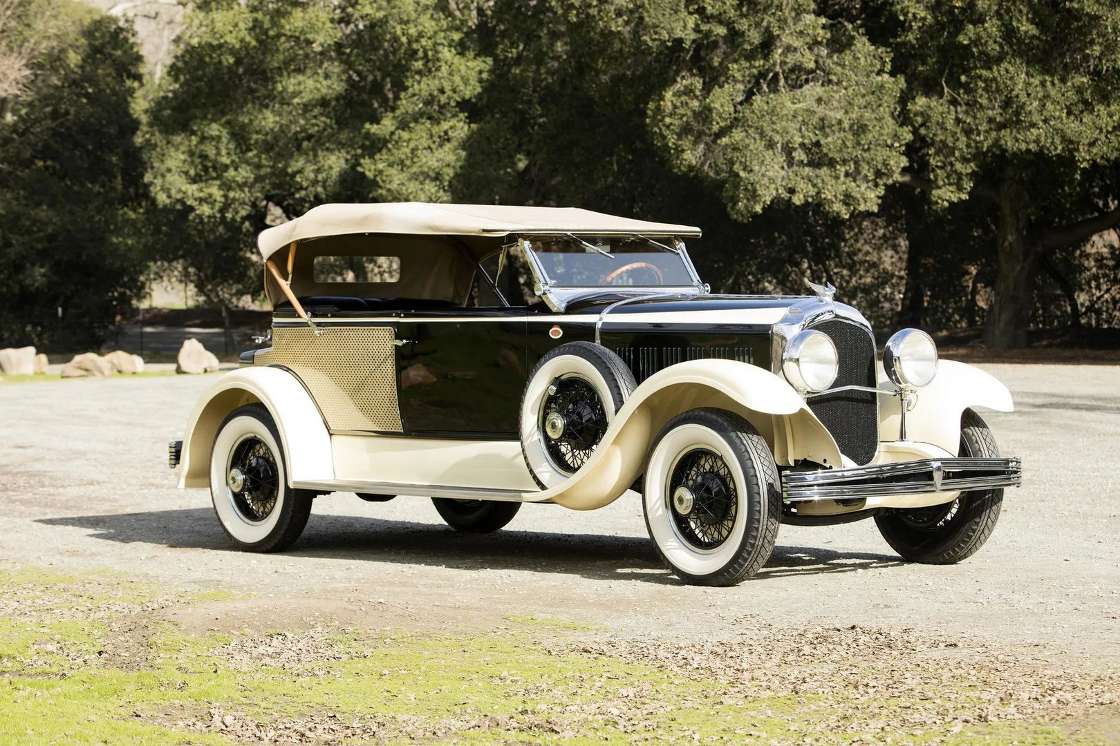 Chrysler_Imperial_1_generation__Cabrio__6.jpg
