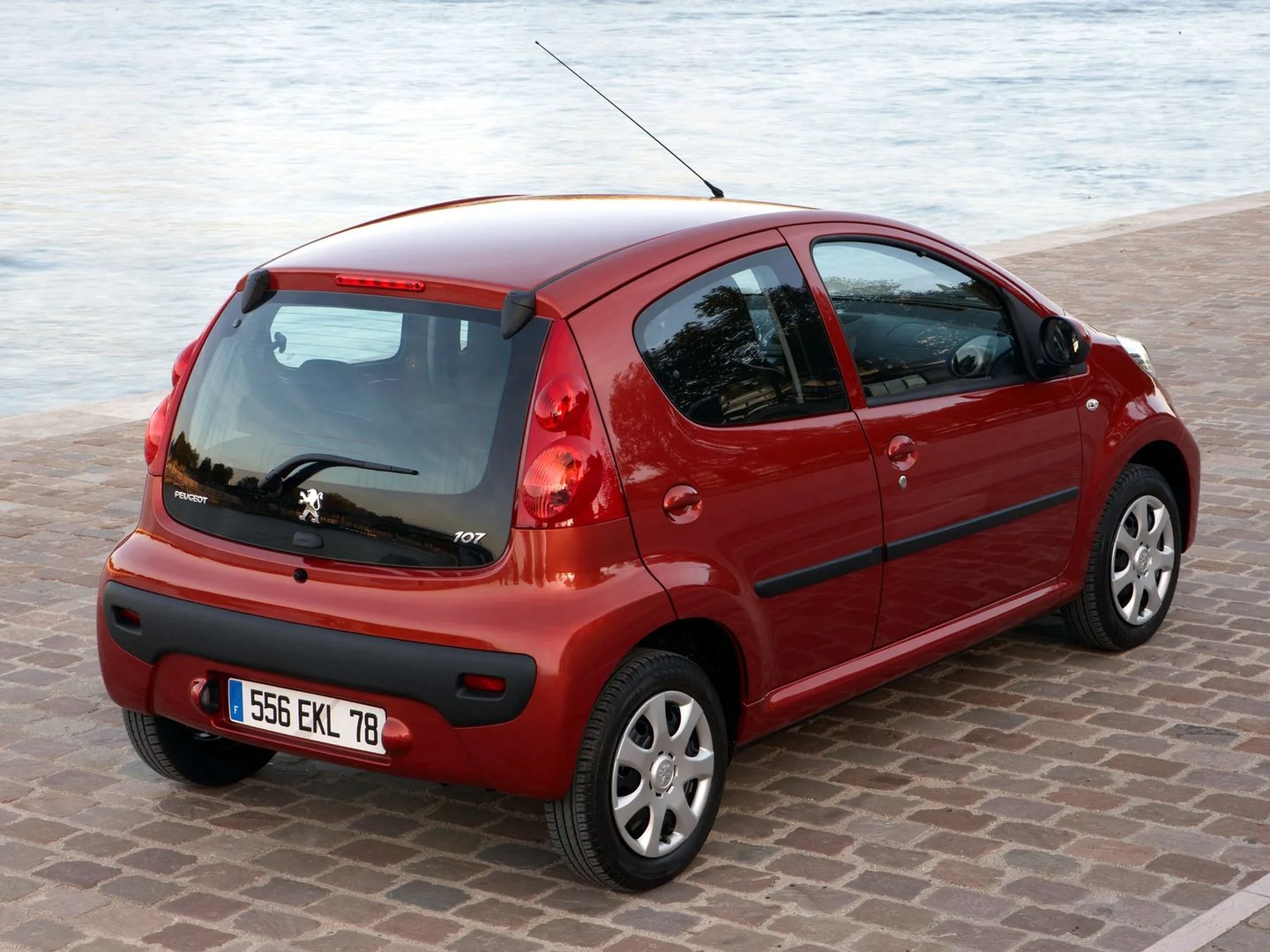 Peugeot_107_1_generation_restyling__Mini_5-doors__1.jpg
