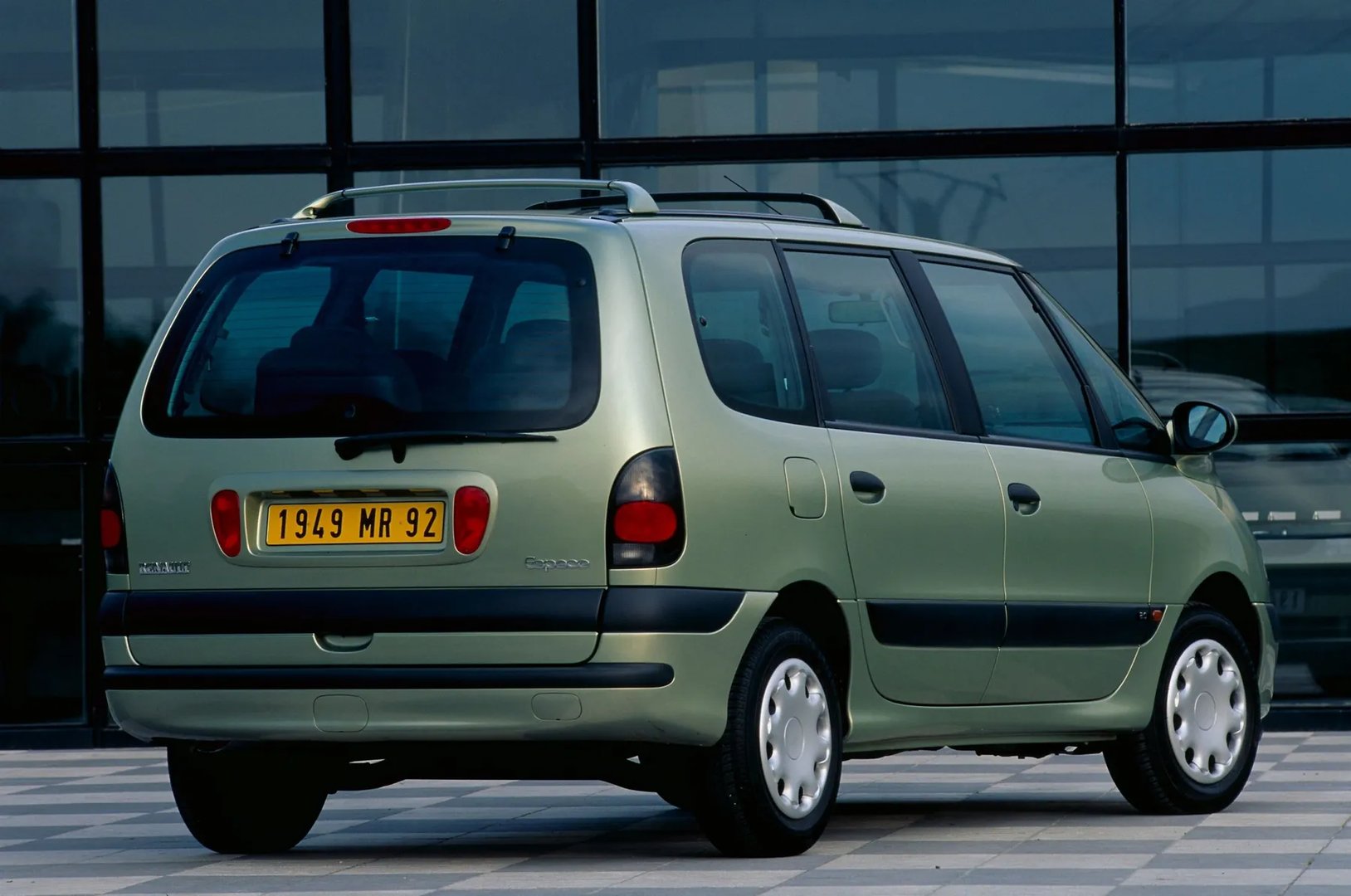 Renault_Espace_3_generation__Minivan__7.jpg