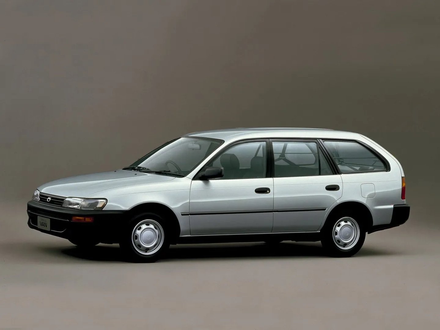 Toyota_Corolla_7_generation__Estate_5-door__2.jpg