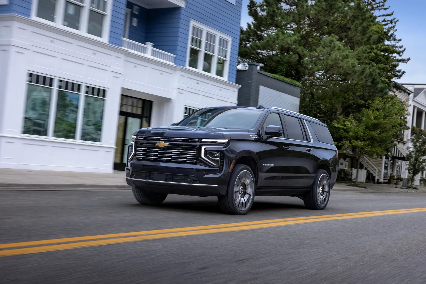 Chevrolet_Suburban_12_generation_restyling_1__SUV_5-doors__1.jpg