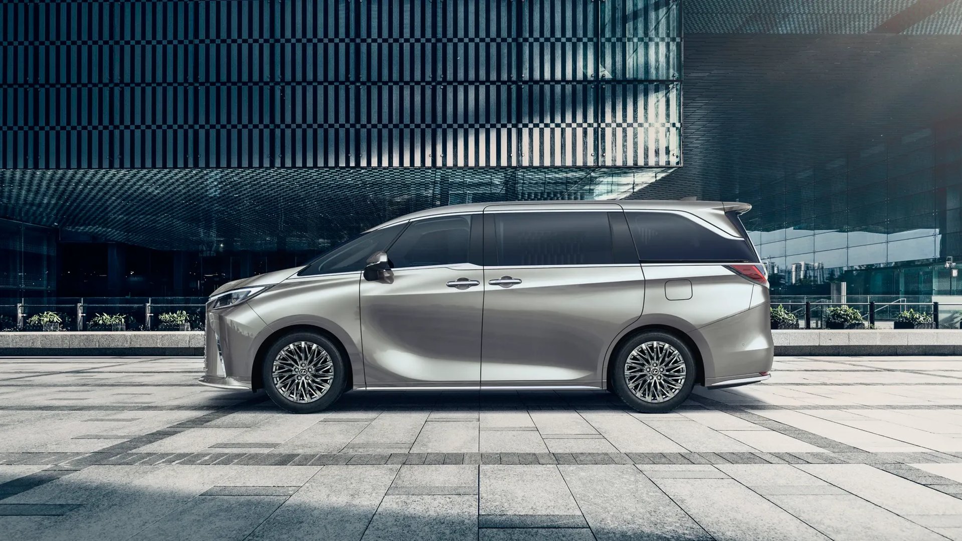 Lexus_LM_2_generation__Minivan__2.jpg
