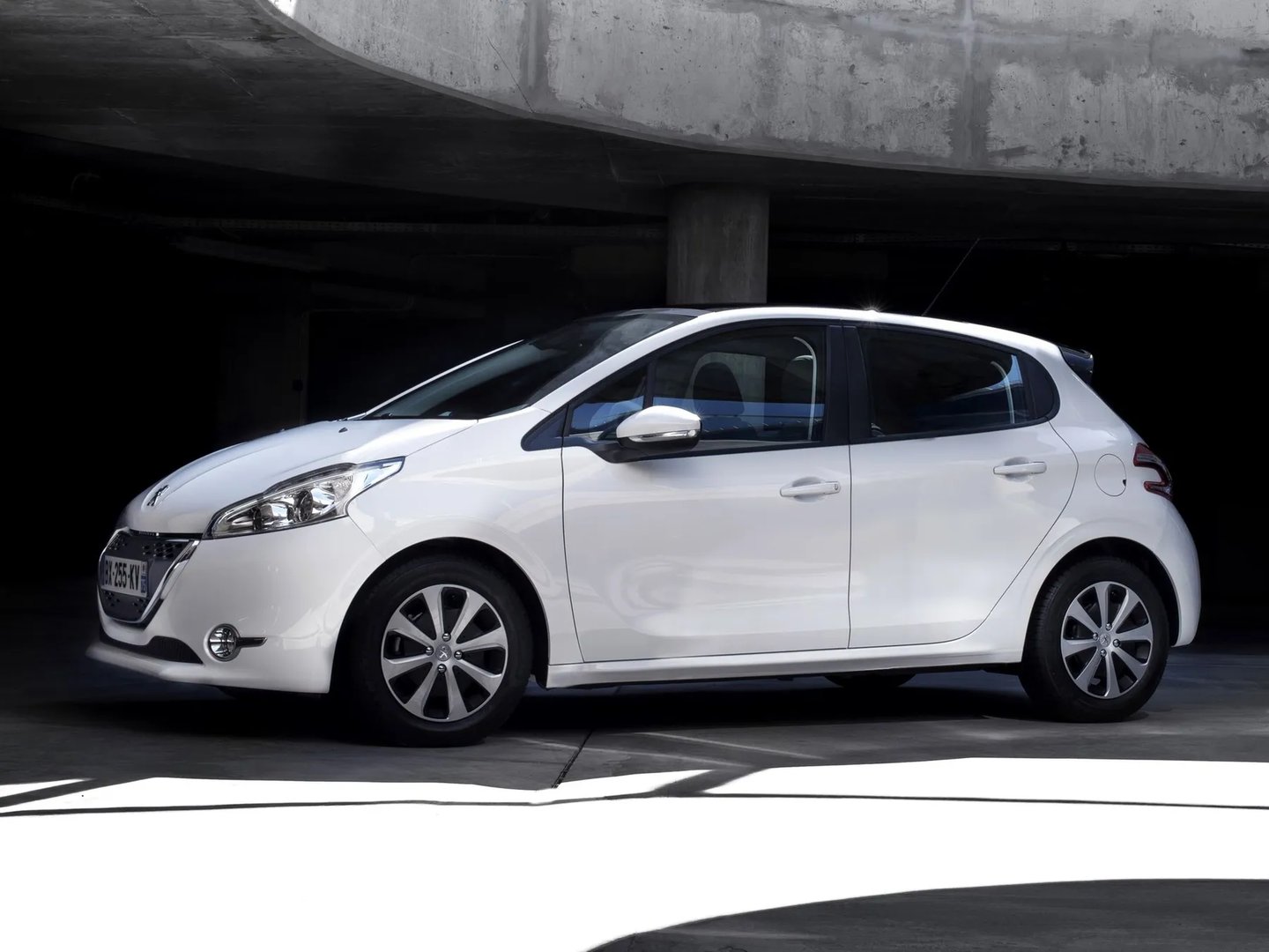 Peugeot_208_1_generation__Mini_5-doors__9.jpg
