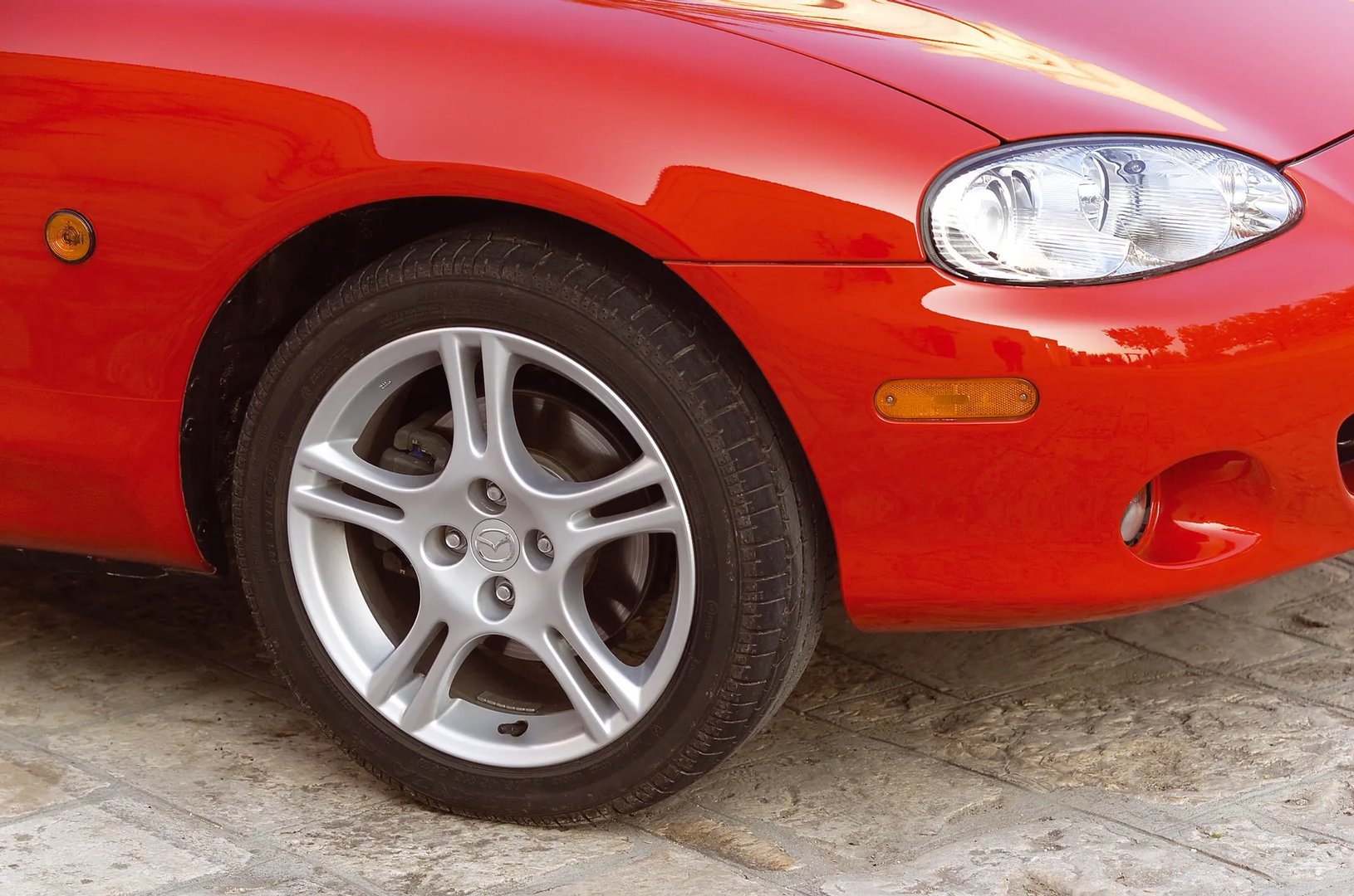 Mazda_MX-5_2_generation_restyling__Roadster__10.jpg