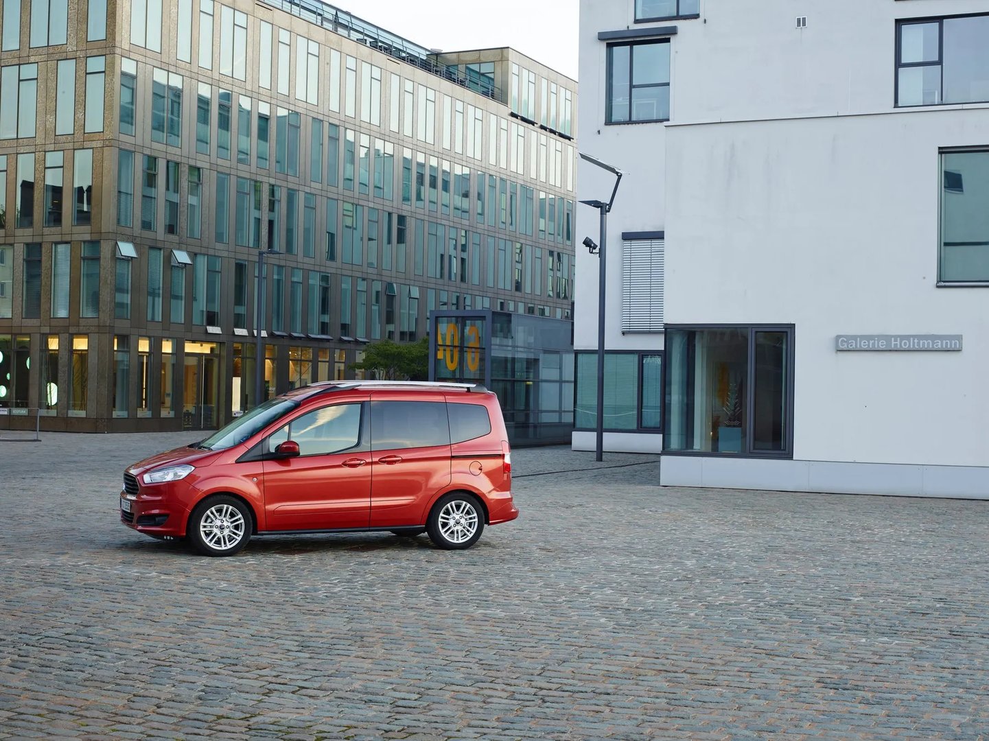 Ford_Tourneo_Courier_1_generation__Compact_Van__9.jpg