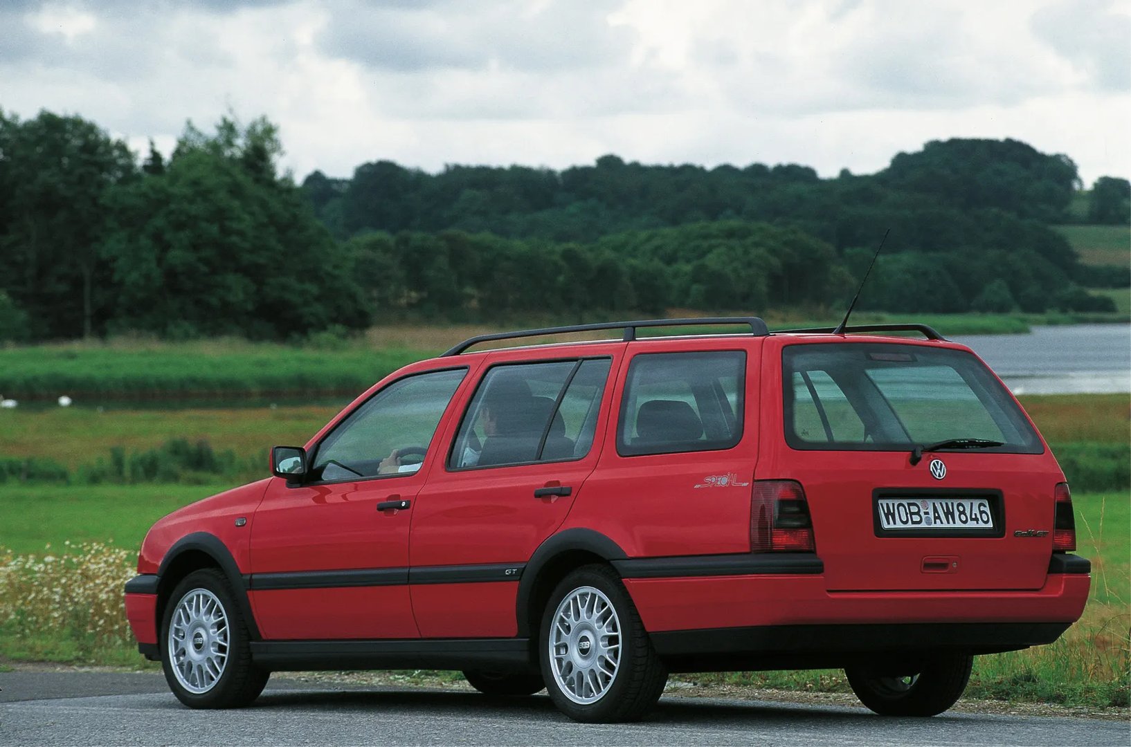 Volkswagen_Golf_3_generation__Estate_5-door__3.jpg