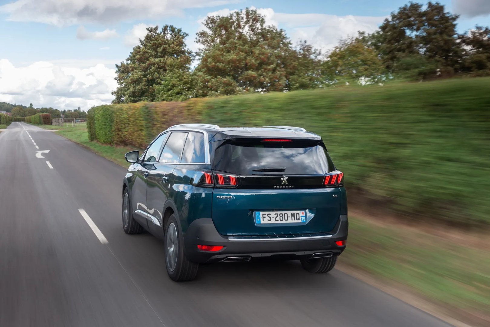 Peugeot_5008_2_generation_restyling__SUV_5-doors__2.jpg