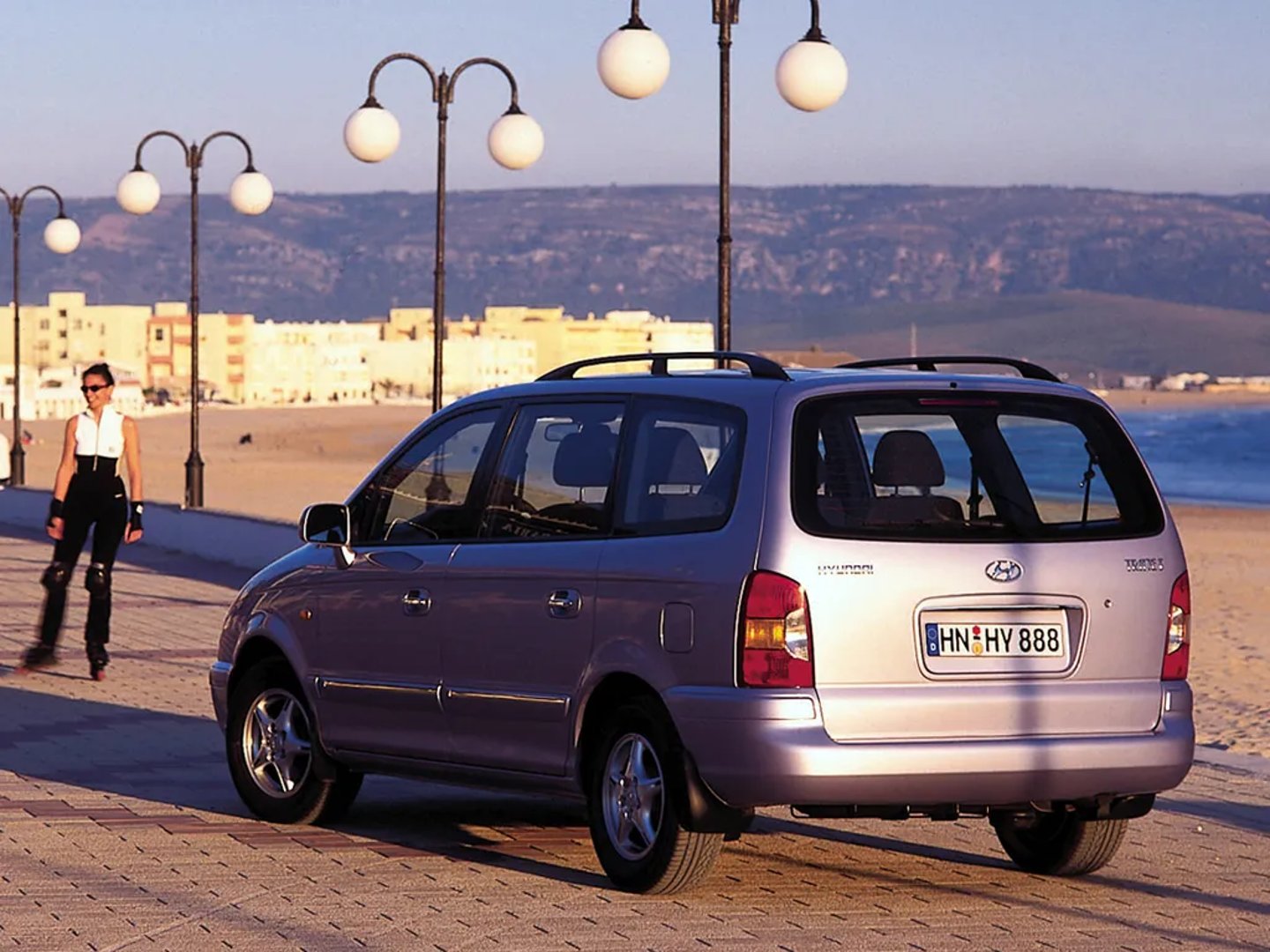 Hyundai_Trajet_1_generation__Compact_Van__5.jpg